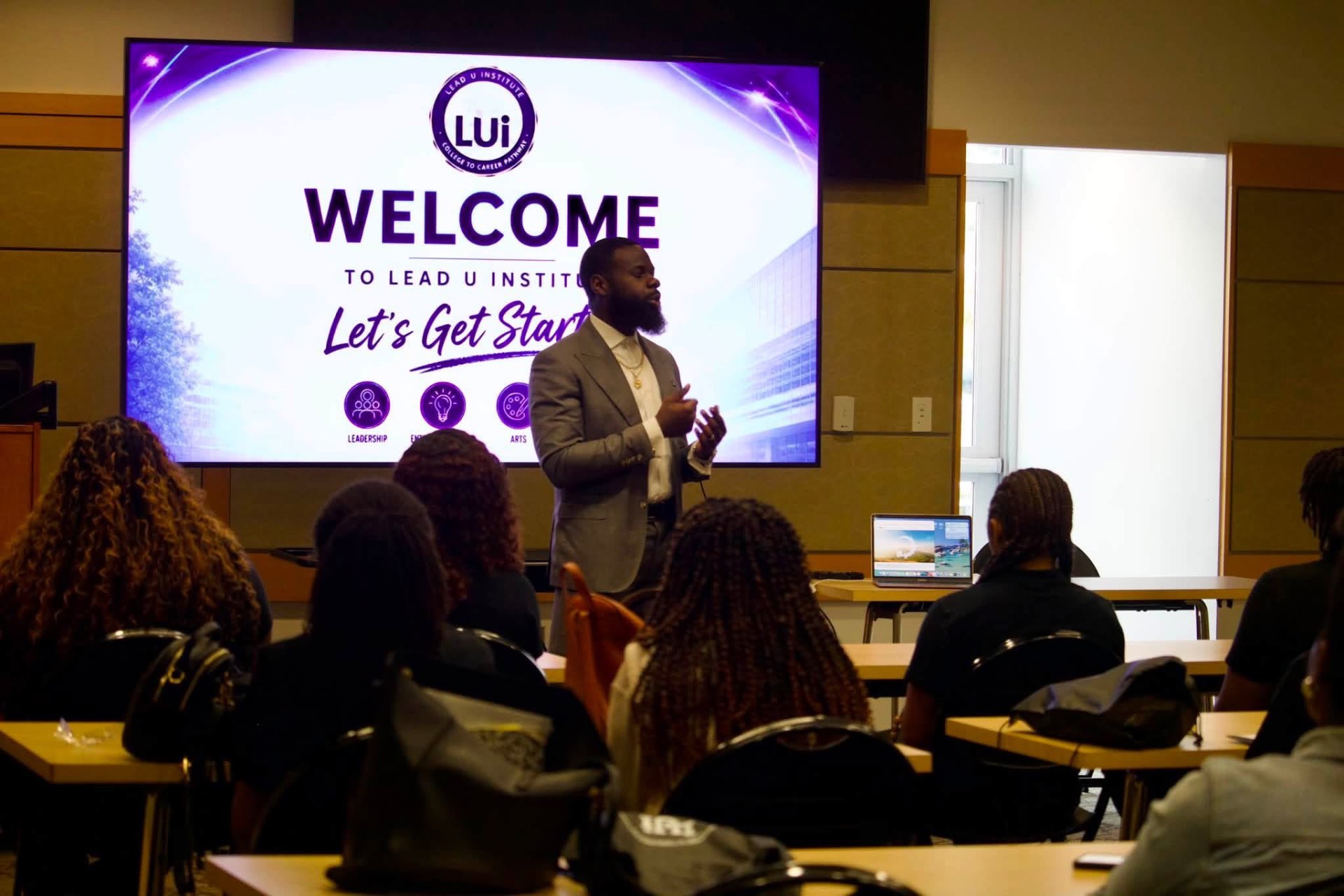 Welcome session at the LEAD U Institute